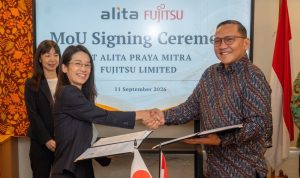 Foto 1 Naoko Otsuka Corporate Executive Officer, EVP, Global Solutions Business Group Fujitsu Limited & Joseph Lumban Gaol Direktur Utama PT Alita Praya Mitra