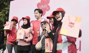 Foto 2 James Junianlie Brand Manager Viva Cosmetics Bersama pemenang doorpirze Slow Joging (20_9)